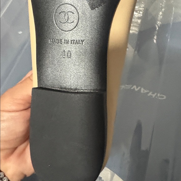 Elegant Black and Tan Women's Flats - LAST PAIR SALE ‼️‼️‼️‼️ - Picture 3 of 7